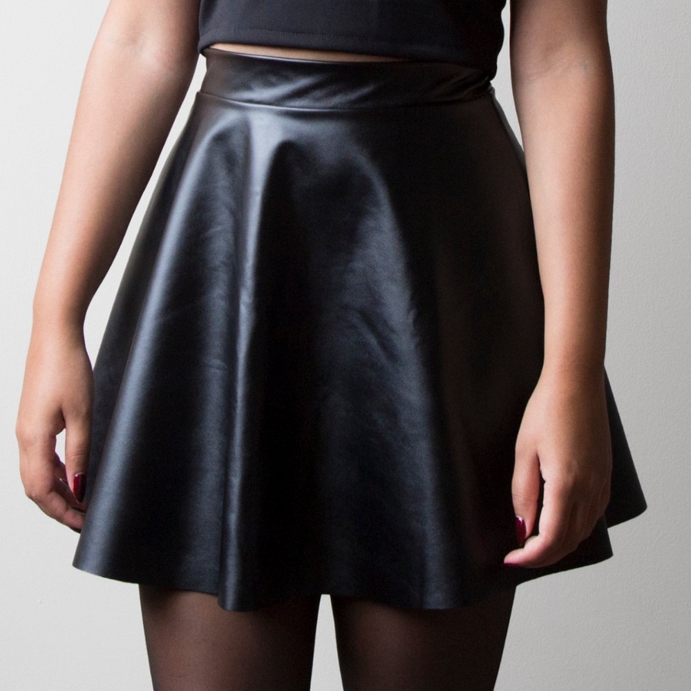 Vegan leather skirt pleated mini